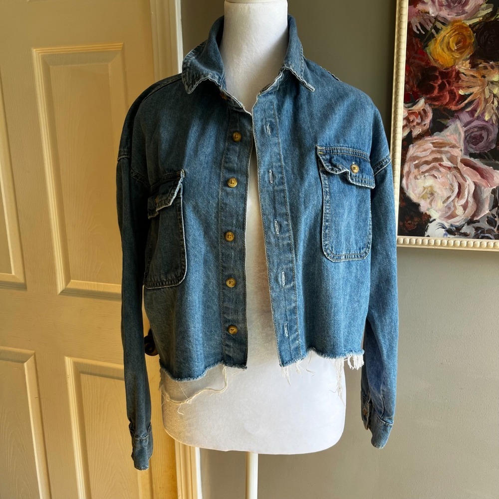 Forever 21 Cropped Jean Jacket with Buttons lightweight distressed Medium